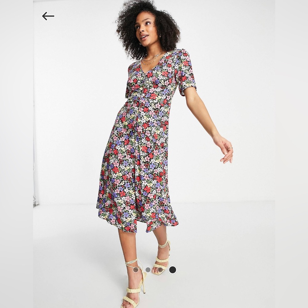 NWT! ASOS FLORAL BUTTON FRONT TEA DRESS!